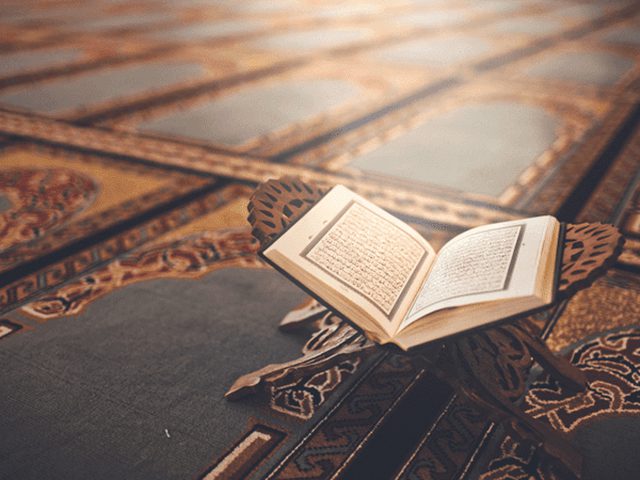 استمع إلى القرآن بقلبك وجوارحك